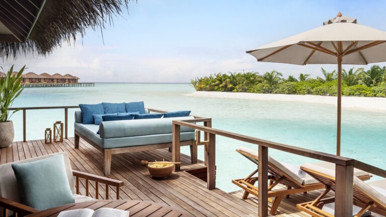 Anantara Veli Maldives Resort -deluxe overwater villa