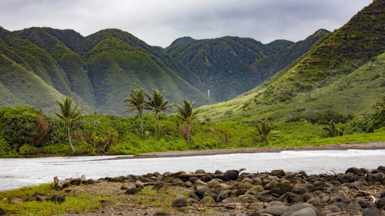 Molokai Beach & Mountains