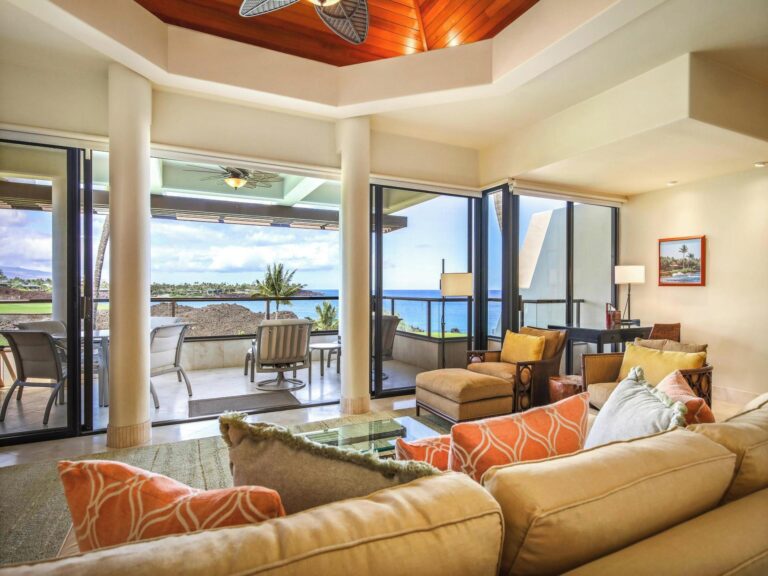 Mauna Lani Point Living room