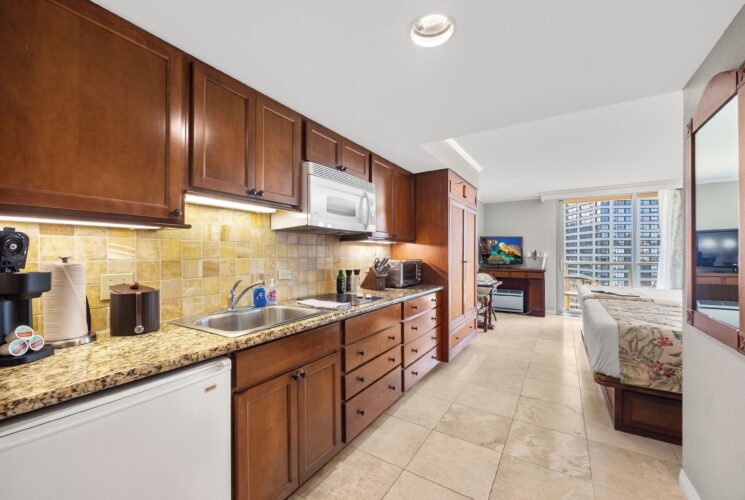 Luana Waikiki with Kitchenette