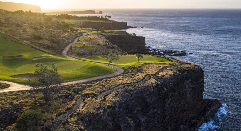 Which Is the Least Crowded Hawaiian Island? (2026 Guide to a Peaceful Hawaii Vacation) Golf course on the Hawaiian coastline.