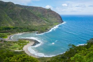 Which Is the Least Crowded Hawaiian Island? (2026 Guide to a Peaceful Hawaii Vacation) halawa,bay,on,the,island,of,molokai,,hawaii,,united,states